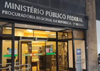 O governador do Rio de Janeiro, Cláudio Castro, vai vetar a gratificação “faroeste” aprovada pela Alerj para policiais militares. Medida ainda pode ser revertida pela Assembleia Legislativa.