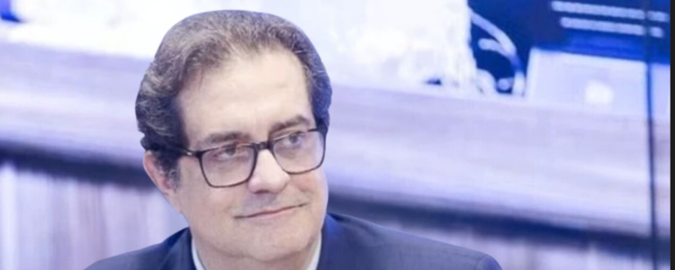 A Polícia Civil investiga a morte do advogado Luiz Fernando Pacheco, que pode ter sido causada por intoxicação por metanol após sair de um bar em Higienópolis, São Paulo. Caso foi registrado como morte súbita.