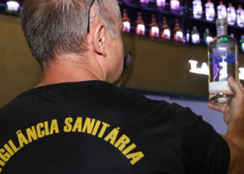 Polícia Militar do Distrito Federal descobre laboratório clandestino de bebidas falsificadas em Sobradinho dos Melos. Substância metanol está relacionada a mortes em vários estados do país.