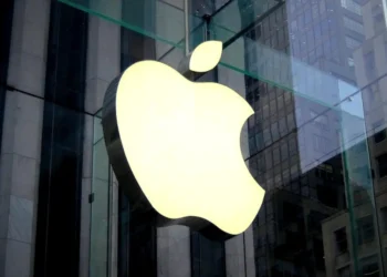 Falhas de segurança em iPhones expõem usuários a ataques e exigem atualização do sistema