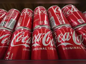 Recall da Coca-Cola atinge lotes de bebidas no Texas por suspeita de contaminação metálica.