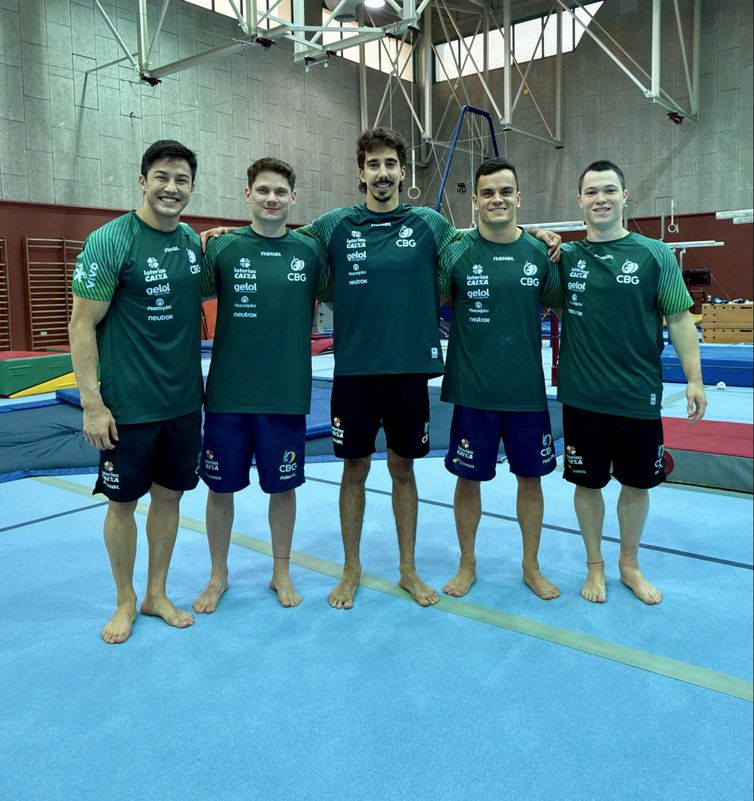 Equipe brasileira masculina no Mundial de Jacarta contará com Arthur Nory, Diogo Soares, Vitaliy Guimarães, Caio Souza e Yuri Guimarães - Divulgação/CBG