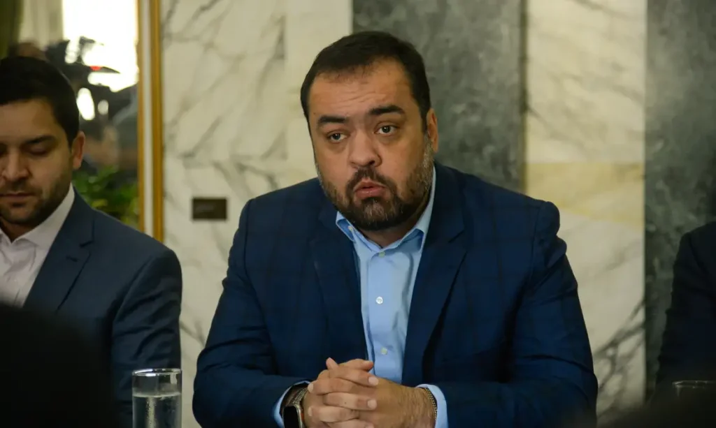Em coletiva no Palácio Guanabara, Cláudio Castro diz que o Rio não pode vencer a guerra sozinho e apela por ajuda conjunta.