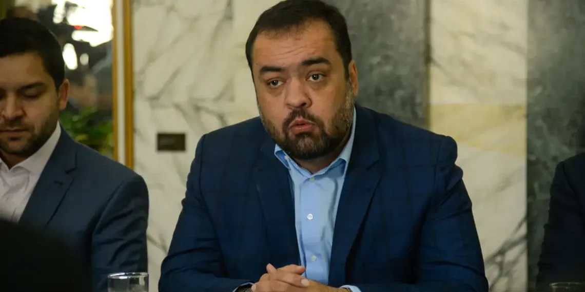 Em coletiva no Palácio Guanabara, Cláudio Castro diz que o Rio não pode vencer a guerra sozinho e apela por ajuda conjunta.
