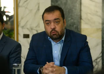 Em coletiva no Palácio Guanabara, Cláudio Castro diz que o Rio não pode vencer a guerra sozinho e apela por ajuda conjunta.