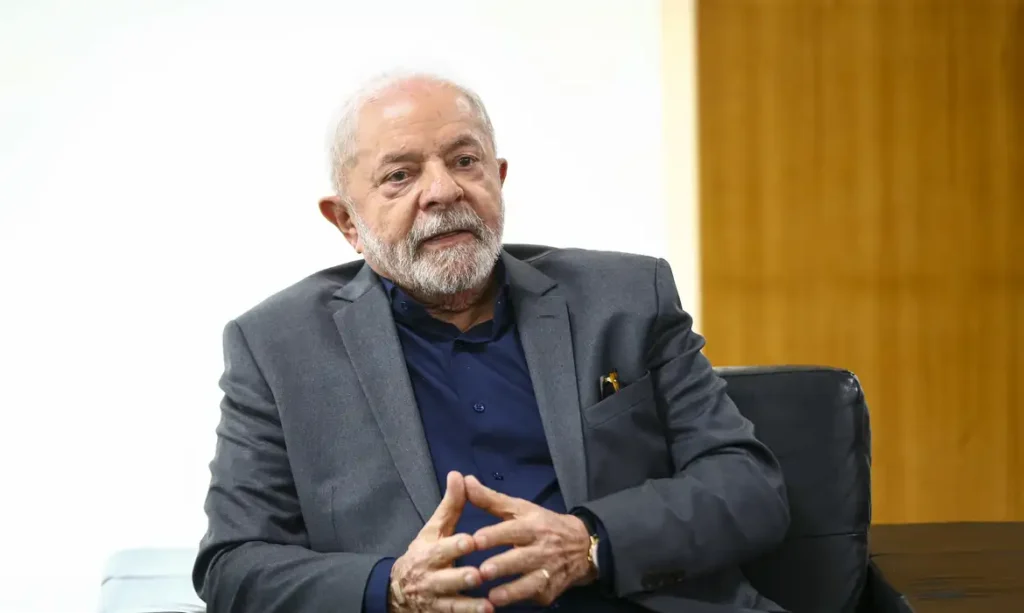 Lula pede união nacional e inteligência no enfrentamento às facções criminosas.