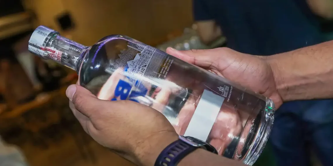 Caso suspeito de intoxicação por metanol em Niterói ocorre durante operação contra comércio ilegal de bebidas