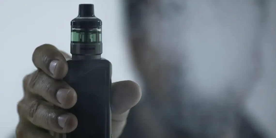 Tabagismo cresce 25% em um ano no país; especialistas relacionam aumento aos cigarros eletrônicos.