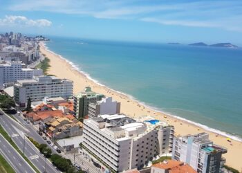 Oportunidades abrangem diversas áreas e níveis de escolaridade.