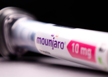 A Anvisa liberou o uso de Mounjaro para tratar apneia do sono em adultos com obesidade, ampliando as opções terapêuticas disponíveis.