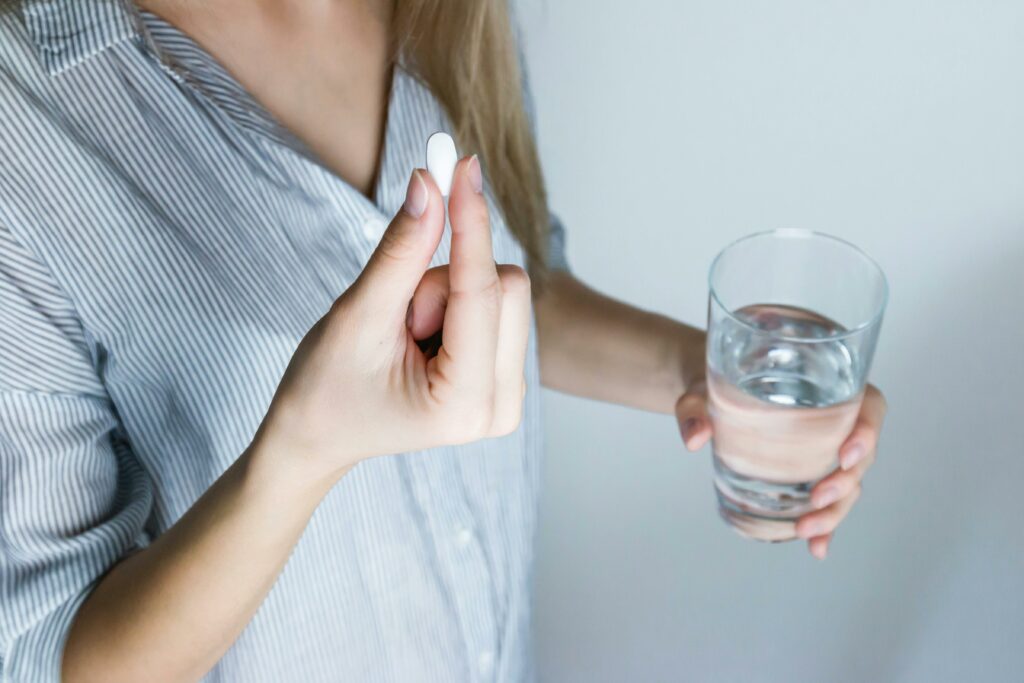 Cientistas britânicos pedem revisão das diretrizes de uso de antidepressivos após identificar variações em efeitos físicos.