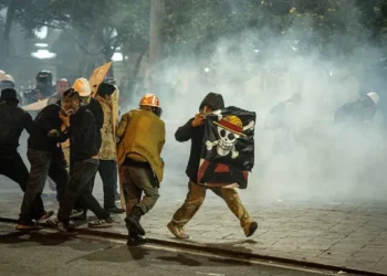 Confrontos em Lima entre jovens e forças de segurança levaram o Peru a decretar estado de emergência.