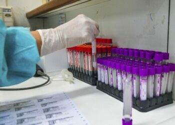 Pesquisadores desenvolvem exame de sangue capaz de detectar glioblastoma e acompanhar resposta ao tratamento.