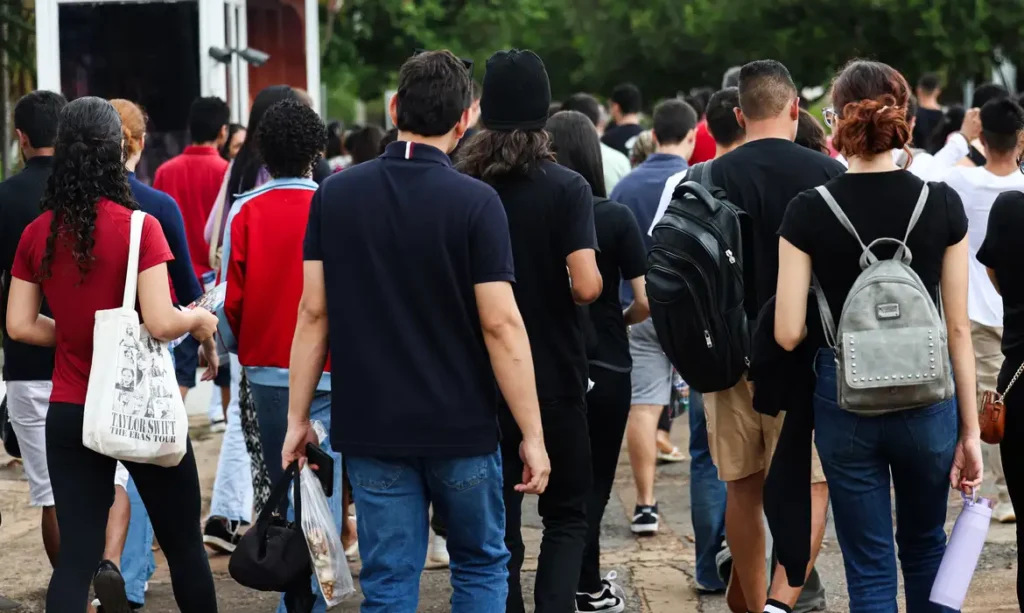 Após primeiro dia de provas, Enem terá gabarito divulgado antecipadamente na quinta.