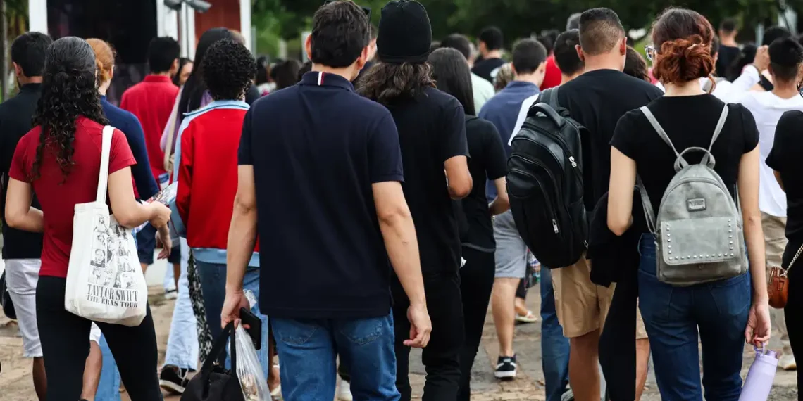 Após primeiro dia de provas, Enem terá gabarito divulgado antecipadamente na quinta.