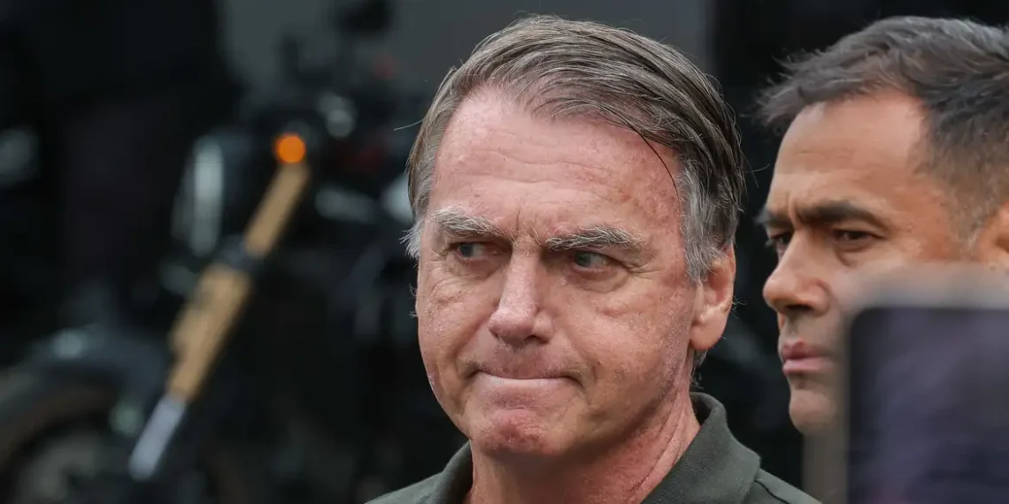 Visita de Michelle Bolsonaro é liberada por Moraes em meio à prisão preventiva e ao fim do prazo de recursos no STF.