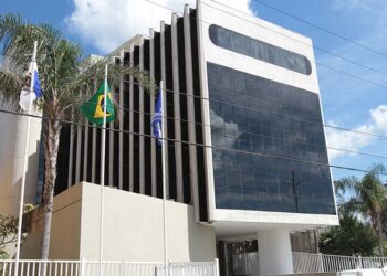 Evento estadual em Macaé promove troca de experiências sobre governança, proteção de dados e fortalecimento das ouvidorias públicas.