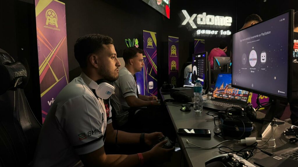 Representando o Vasco, Gabriel Franja vence o eBrasileirão 2025 e fatura R$ 20 mil.