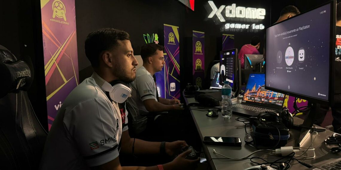Representando o Vasco, Gabriel Franja vence o eBrasileirão 2025 e fatura R$ 20 mil.
