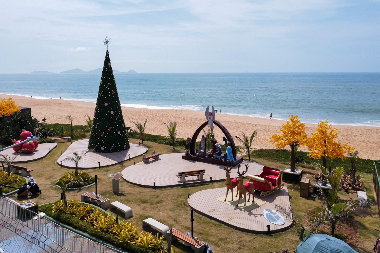 Macaé se prepara para a abertura do Natal Magia com a Vila do Noel, na Praia Campista, e o espetáculo das Águas Dançantes, na Lagoa de Imboassica./ Imagem: Rui Porto Filho