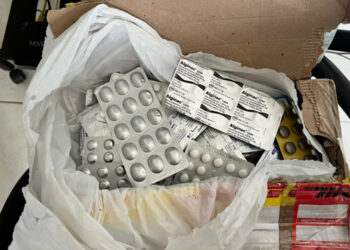 Polícia Federal prende dois suspeitos e desmantela esquema que enviava medicamentos controlados do Brasil para os EUA.