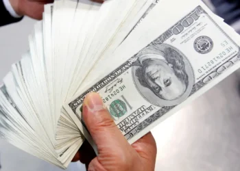 Bolsa brasileira sobe por 14 pregões seguidos e renova recorde histórico em meio a otimismo global.