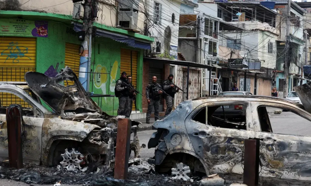 Agência antidrogas dos EUA manifesta pesar por mortes no Alemão e Penha e cita troca de informações.