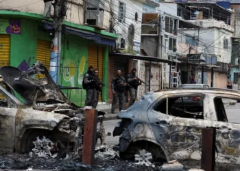 Agência antidrogas dos EUA manifesta pesar por mortes no Alemão e Penha e cita troca de informações.