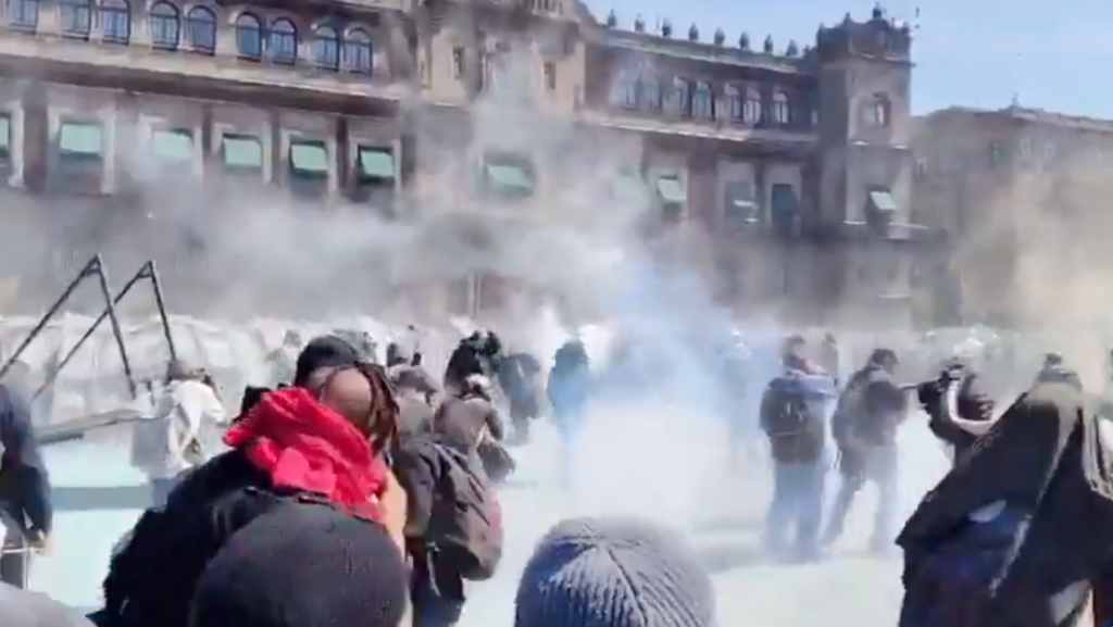 Manifestação por segurança e transparência termina com tumulto na Cidade do México.