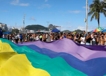 A Parada LGBTI+ do Rio de Janeiro chega à 30ª edição em 23 de novembro, com show de Daniela Mercury e apresentações de artistas e DJs que representam a diversidade da comunidade.