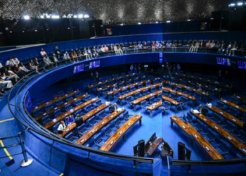 Senado aprova PEC que prevê fim da escala 6x1 e redução gradual da jornada de trabalho