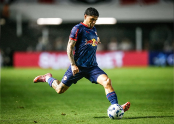 Jhon Jhon decide, e Bragantino supera o São Paulo por 1 a 0 em noite de protestos