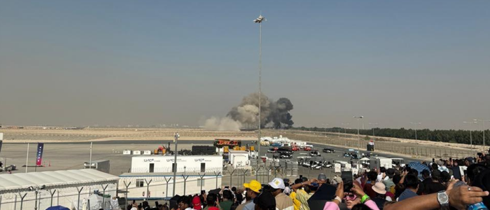 Queda de caça indiano Tejas interrompe demonstração no Dubai Airshow 2025