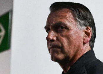 Seis meses após a condenação de Bolsonaro pelo STF, processo continua gerando repercussão política e jurídica em todo o país.