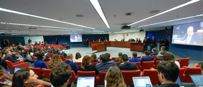 STF julga núcleo 3 da trama golpista durante governo Bolsonaro, envolvendo nove militares e um policial federal acusados de crimes como golpe, organização criminosa e ameaças graves.