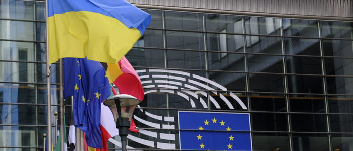 Sergey Lavrov critica o papel da Europa nas negociações sobre a Ucrânia e destaca propostas recentes dos Estados Unidos como caminho possível para avançar em um acordo de paz.