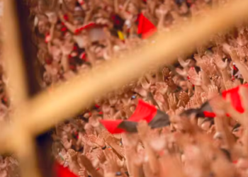 Desfile do Flamengo reúne torcida no Rio após título da Libertadores