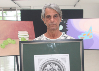 O Palácio da Cultura de Campos dos Goytacazes retoma atividades com a exposição "Gabinete Imaginário - Retrospecto", de Rodrigo Espinosa, que reúne 45 obras e marca a reabertura do espaço cultural.