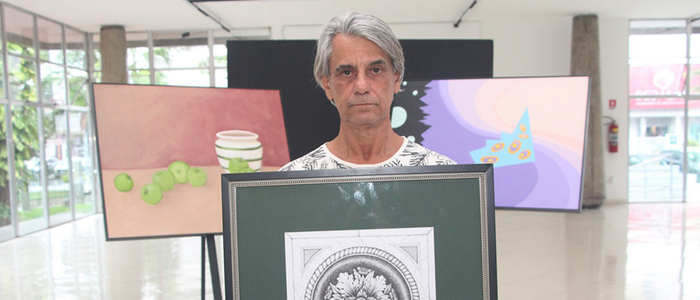 O Palácio da Cultura de Campos dos Goytacazes retoma atividades com a exposição "Gabinete Imaginário - Retrospecto", de Rodrigo Espinosa, que reúne 45 obras e marca a reabertura do espaço cultural.