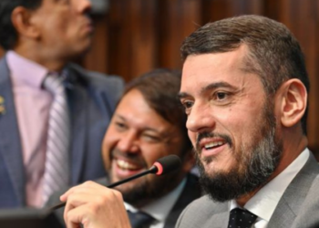 Deputado Guilherme Delaroli assume presidência da Casa enquanto Bacellar permanece afastado por decisão do STF