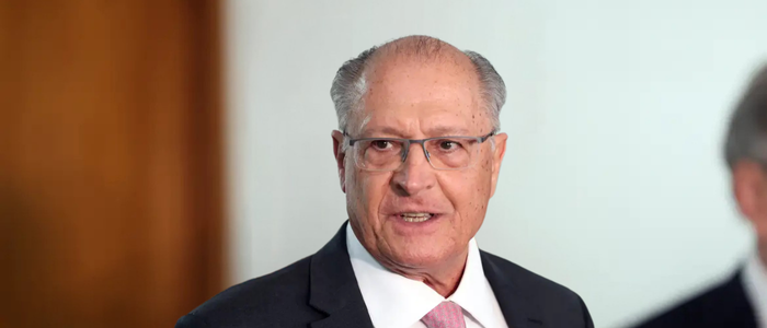 Redução tarifária dos EUA beneficia exportações brasileiras, mas sobretaxa de 40% ainda limita avanço