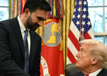 Prefeito eleito de Nova York, Zohran Mamdani, afirma que mantém todas as críticas feitas a Donald Trump apesar do encontro cordial na Casa Branca; líder diz que presença foi pragmática e voltada a resultados.