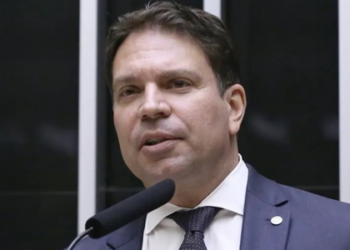 PSOL aciona STF e PF e pede prisão de Ramagem por suposta saída irregular do Brasil