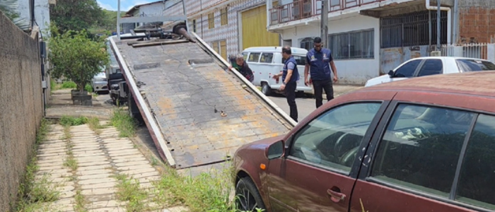 Itaperuna inicia operação de remoção de veículos abandonados