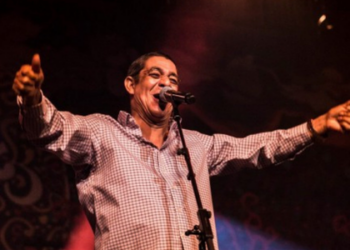 Niterói completa 452 anos e promove programação especial na Praia de Icaraí. Show gratuito de Zeca Pagodinho e roda de samba marcam a celebração do aniversário da cidade.