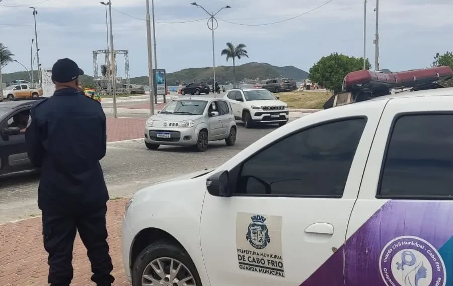 Feriado prolongado terá esquema reforçado em Cabo Frio, com foco em banhistas, trânsito, praias e acolhimento às famílias.