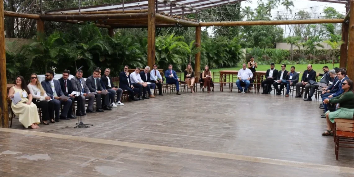 Municípios do RJ debatem inteligência artificial, execuções fiscais e royalties em evento que contou com a presença de Quissamã.
