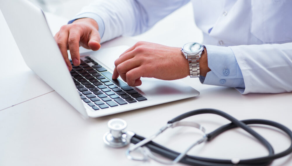 Ação aponta falhas sucessivas no atendimento de menino que recebeu dose excessiva de potássio; caso reacende debate sobre erros médicos