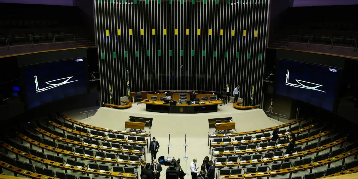 Senado rejeita equiparação de facções a terrorismo e aprova marco legal mais rígido