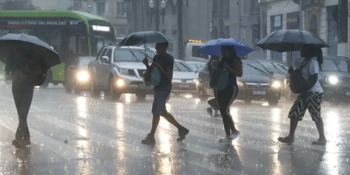 Previsão climática do Inmet mostra contrastes de chuva entre as regiões do país.